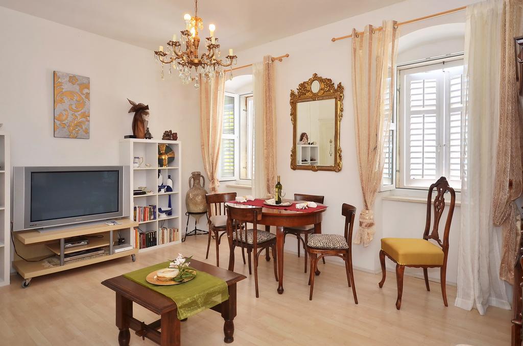 Apartment Pere S Mora Mimice Phòng bức ảnh