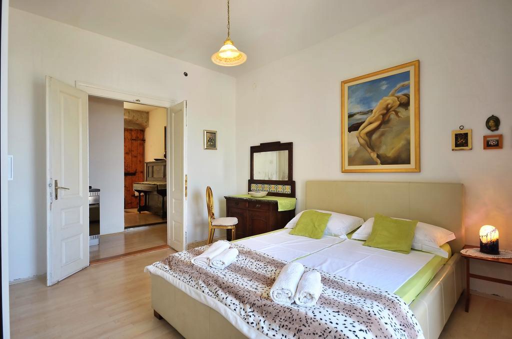 Apartment Pere S Mora Mimice Phòng bức ảnh
